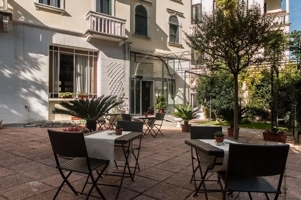 Hotel Byron Lido di Venezia Exterior photo